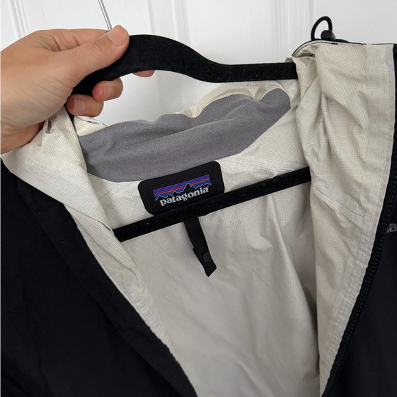 Patagonia Black Women's Windbreaker & Rain Jacket - Picture 5 of 7